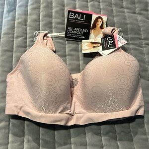 Bali All Around Comfort bra. Wirefree. Size 42D.